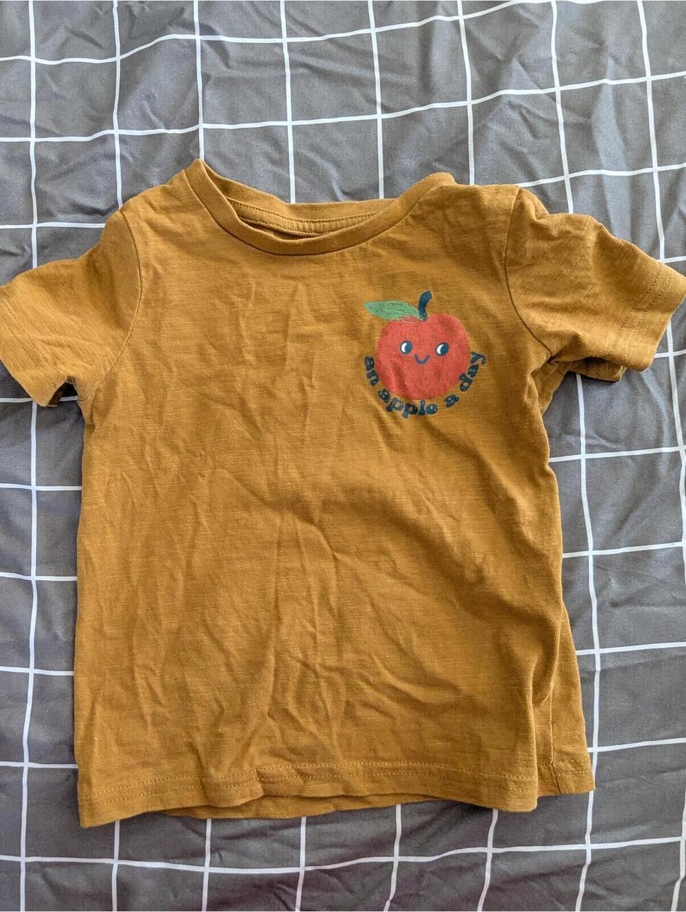 Tu an apple a day tee